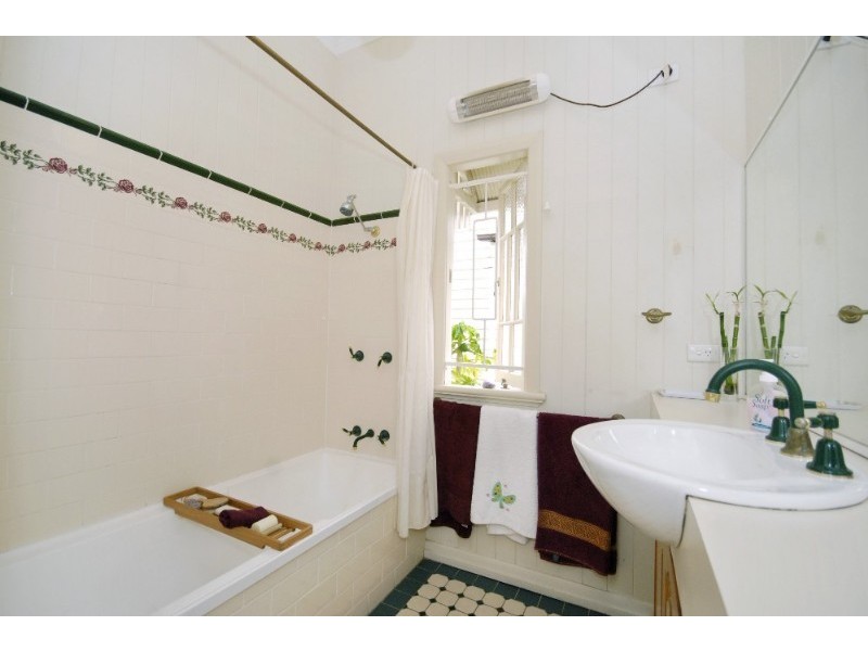 36 Glenfern Avenue, Kedron QLD 4031