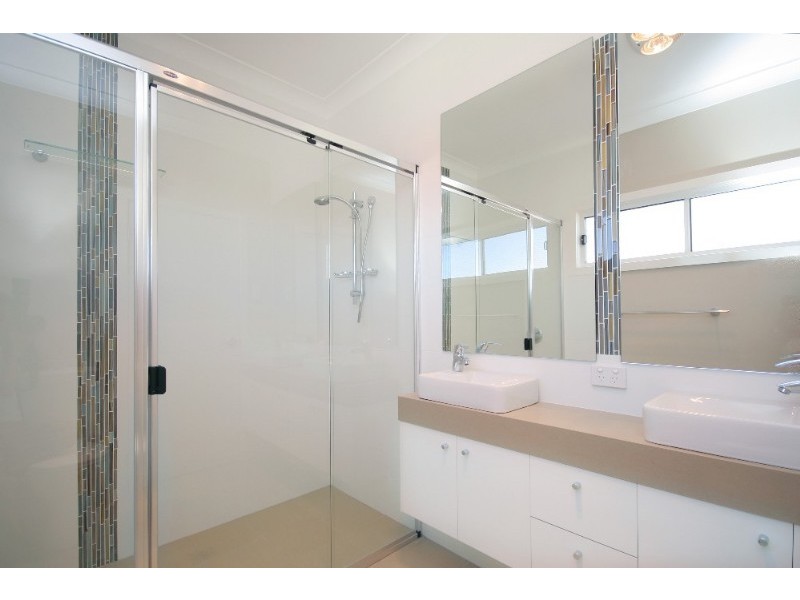 15 Eighth Avenue, Kedron QLD 4031