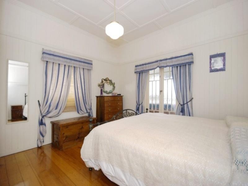 36 Glenfern Avenue, Kedron QLD 4031