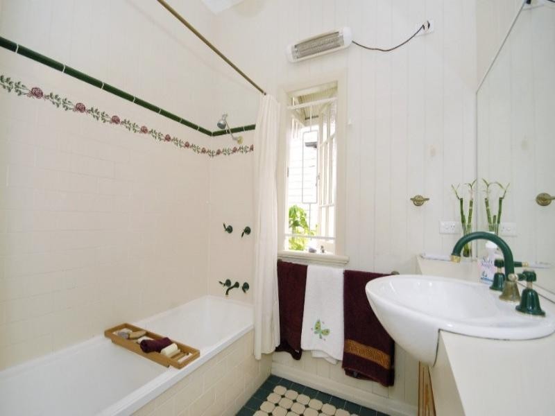 36 Glenfern Avenue, Kedron QLD 4031