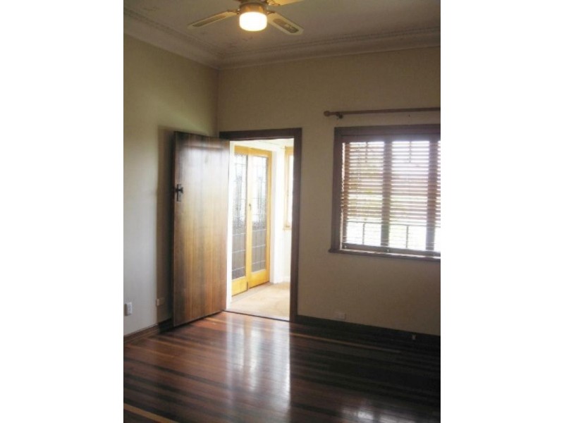 17 Bearsden Avenue, Newmarket QLD 4051