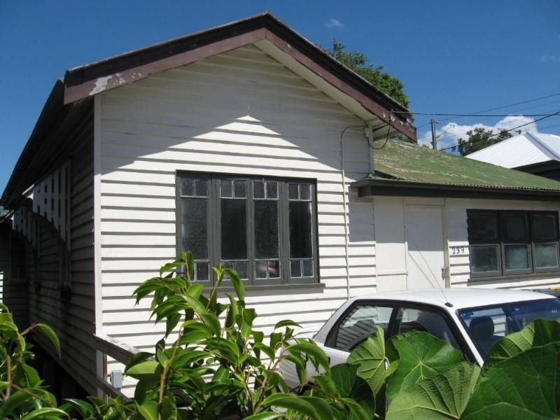 239 Lutwyche Road, Windsor QLD 4030