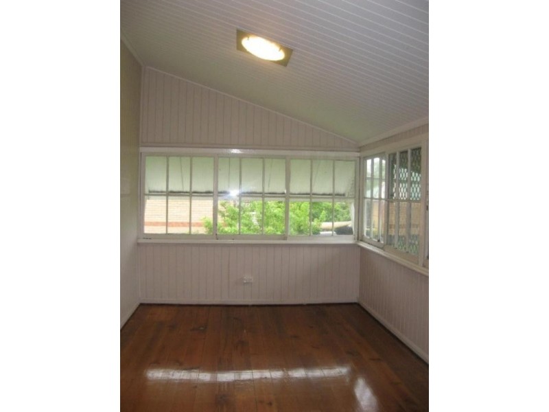 15 Sixth Avenue, Kedron QLD 4031