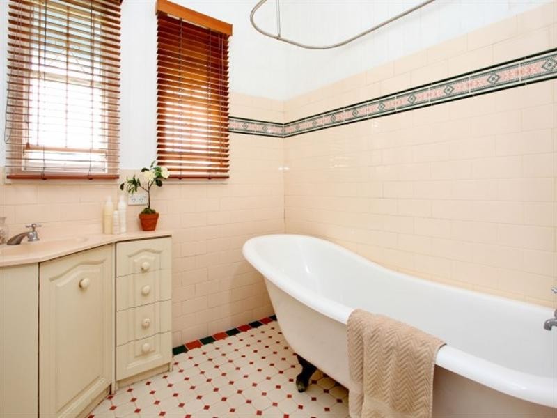 54 Stoneleigh Street, Albion QLD 4010