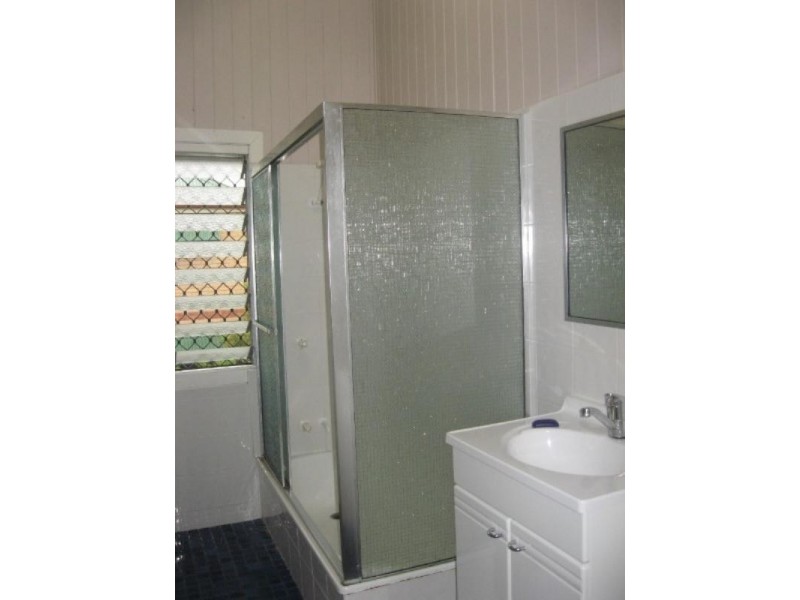 15 Sixth Avenue, Kedron QLD 4031