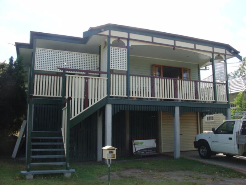 17 Mark Street, Newmarket QLD 4051