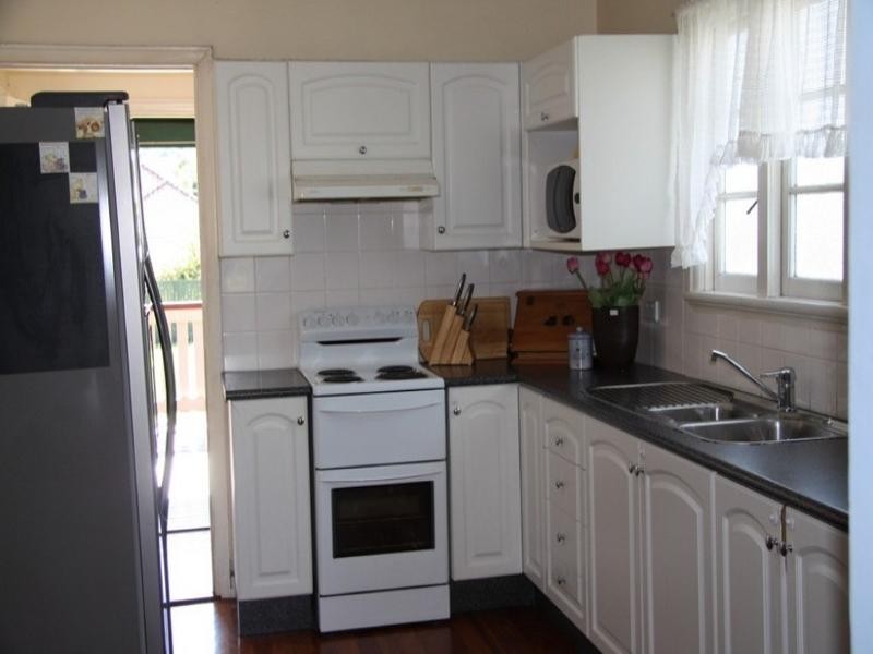 17 Mark Street, Newmarket QLD 4051