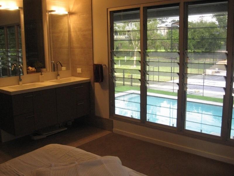 10 Roxby Street, Gordon Park QLD 4031