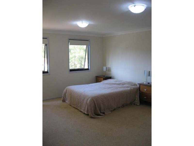 16 Estate Place, Holland Park West QLD 4121