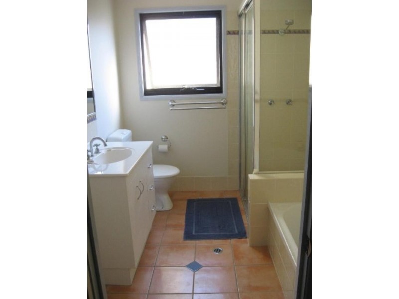 16 Estate Place, Holland Park West QLD 4121