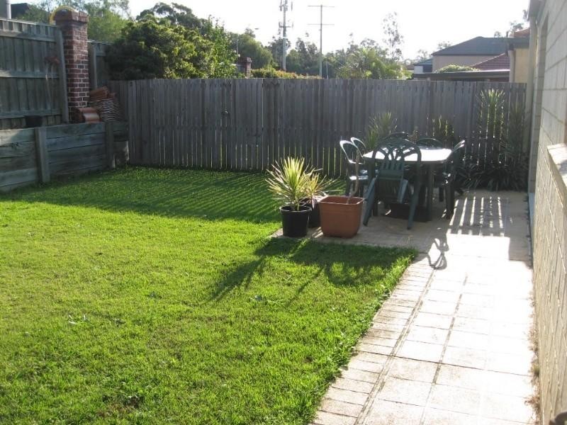 16 Estate Place, Holland Park West QLD 4121