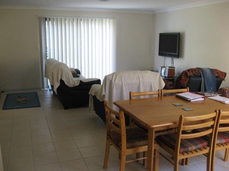 16 Estate Place, Holland Park West QLD 4121