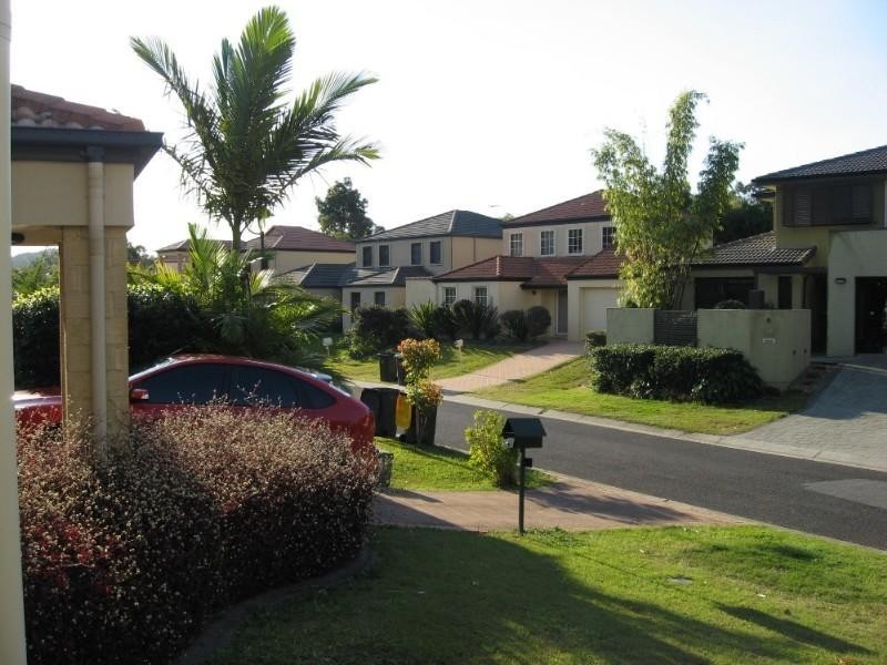 16 Estate Place, Holland Park West QLD 4121