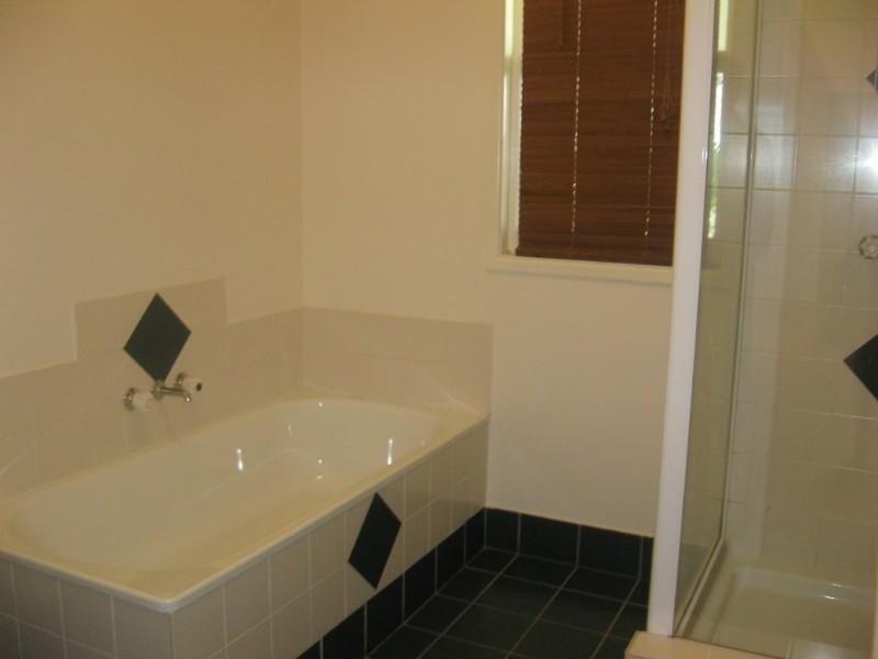 17 Oakwal Terrace, Windsor QLD 4030