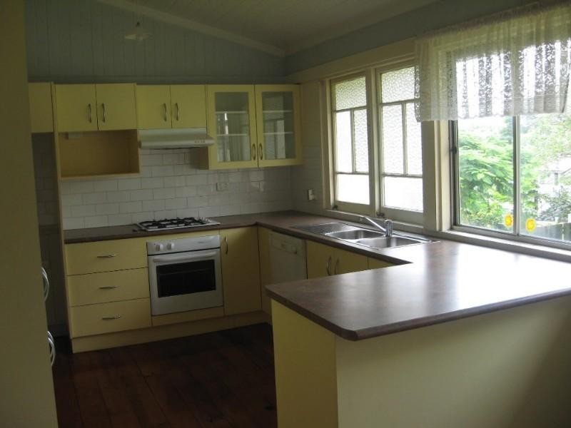 8 Seventh Avenue, Windsor QLD 4030