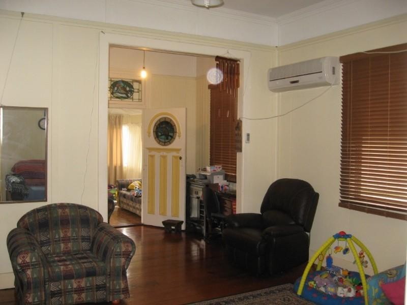 8 Seventh Avenue, Windsor QLD 4030