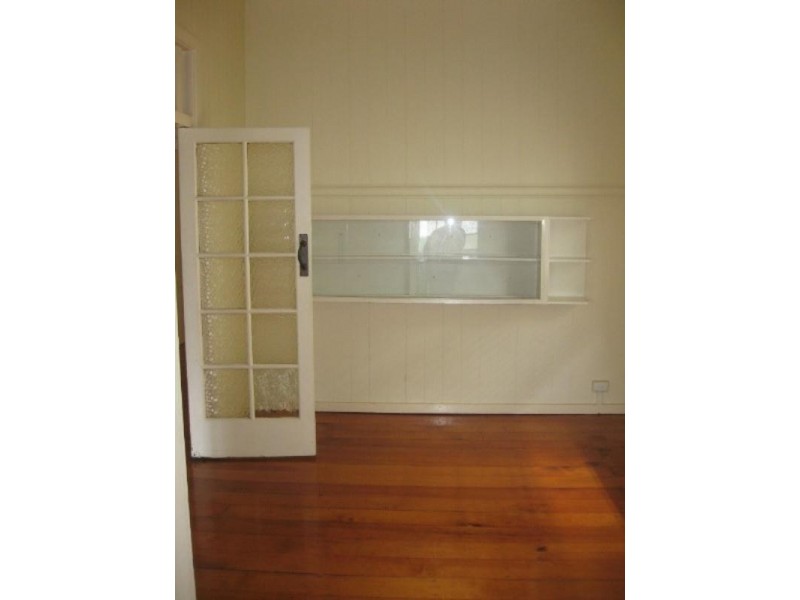 8 Seventh Avenue, Windsor QLD 4030