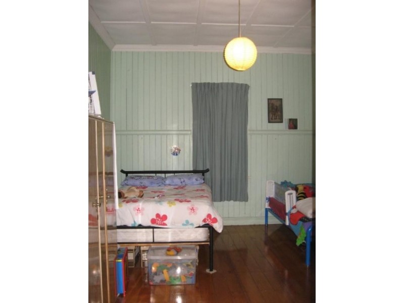 8 Seventh Avenue, Windsor QLD 4030