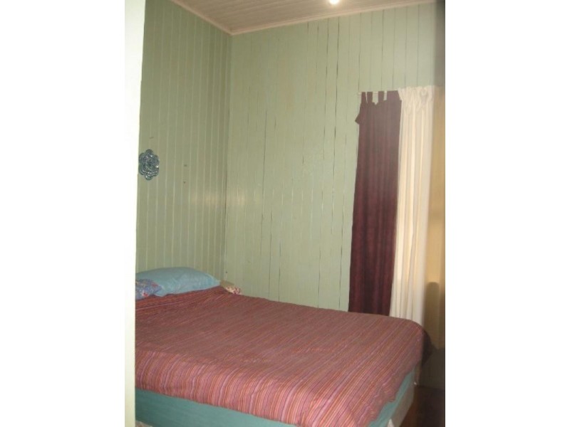 8 Seventh Avenue, Windsor QLD 4030