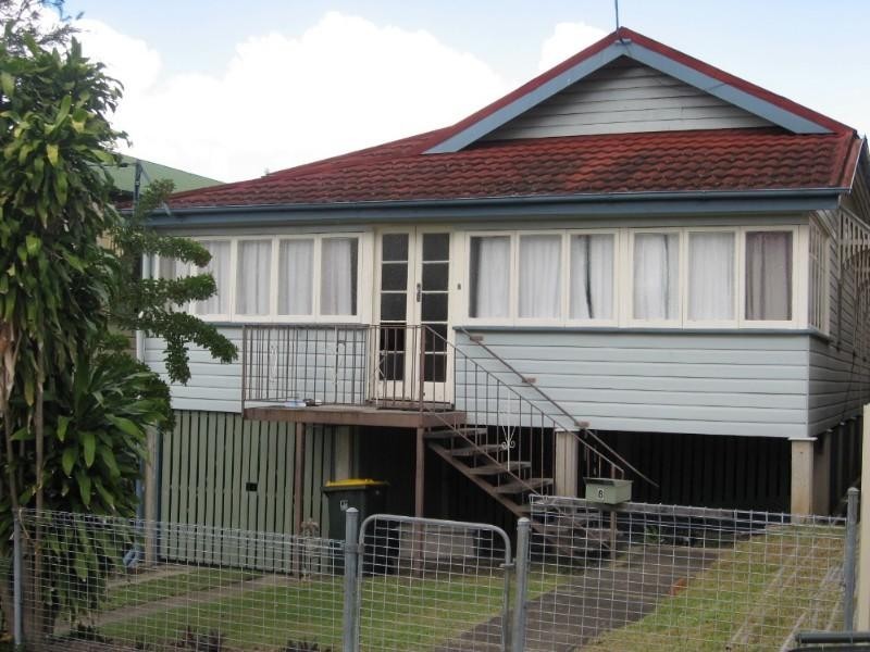 8 Seventh Avenue, Windsor QLD 4030