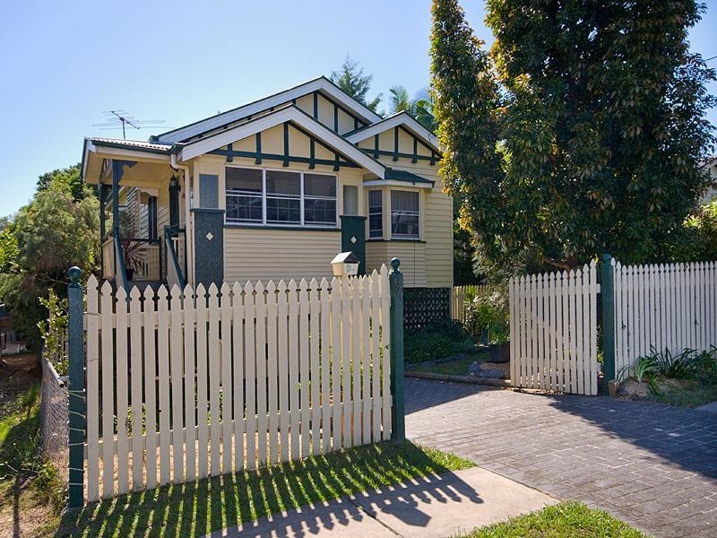 64 Ninth Avenue, Kedron QLD 4031