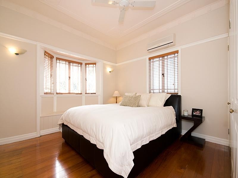 5 Eleventh Avenue, Kedron QLD 4031