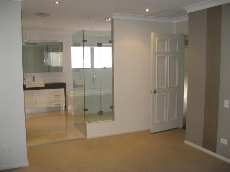 11 Lawrence Road, Chermside West QLD 4032