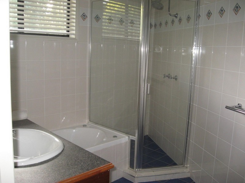 11 Lawrence Road, Chermside West QLD 4032