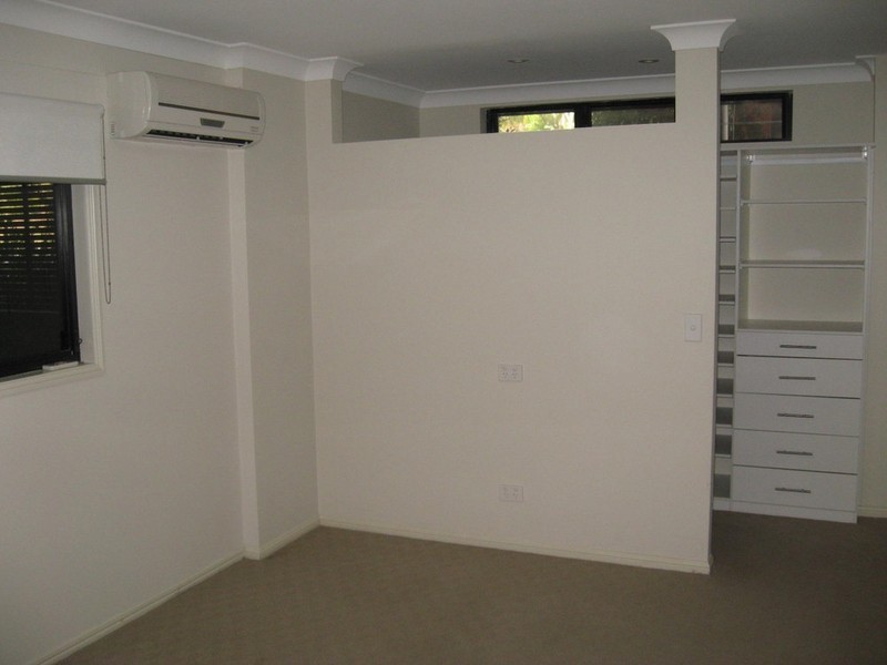 11 Lawrence Road, Chermside West QLD 4032