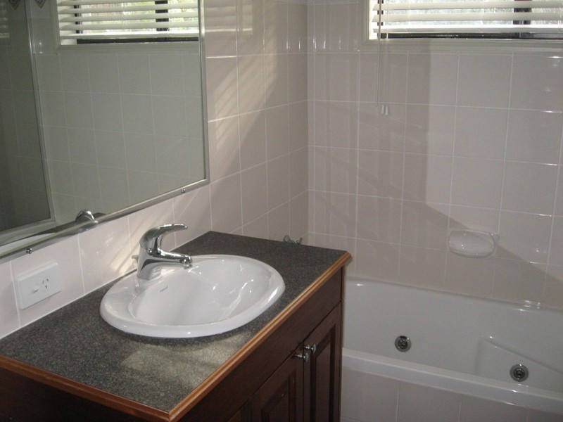 11 Lawrence Road, Chermside West QLD 4032