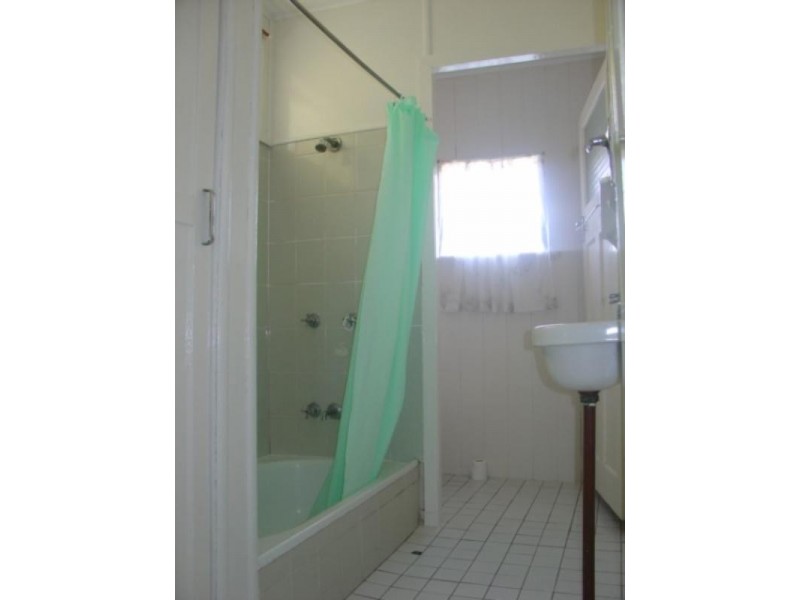 2/17 Rougham Street, Windsor QLD 4030