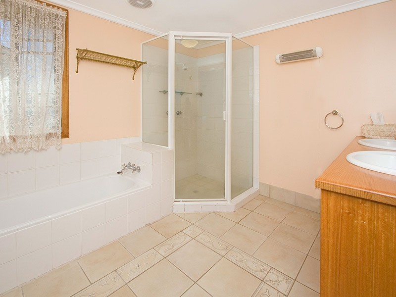 31 Glenfern Avenue, Kedron QLD 4031