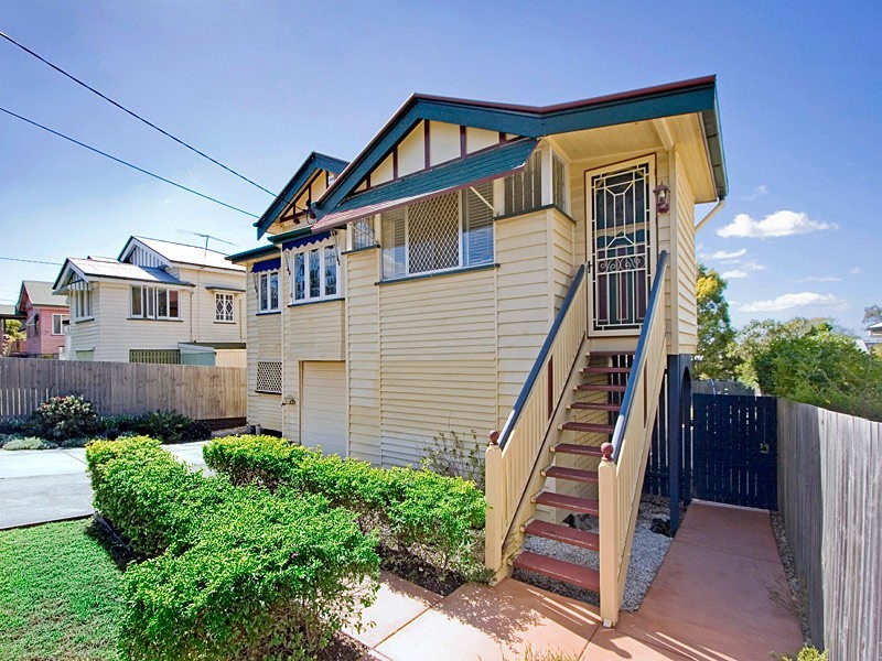 31 Glenfern Avenue, Kedron QLD 4031