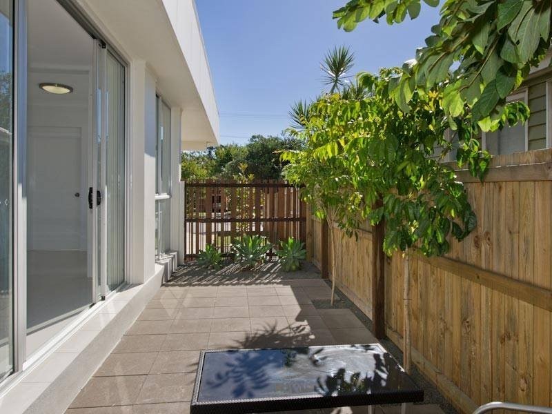 257 Hawken Drive, St Lucia QLD 4067