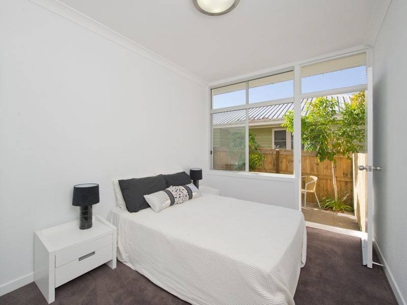 257 Hawken Drive, St Lucia QLD 4067