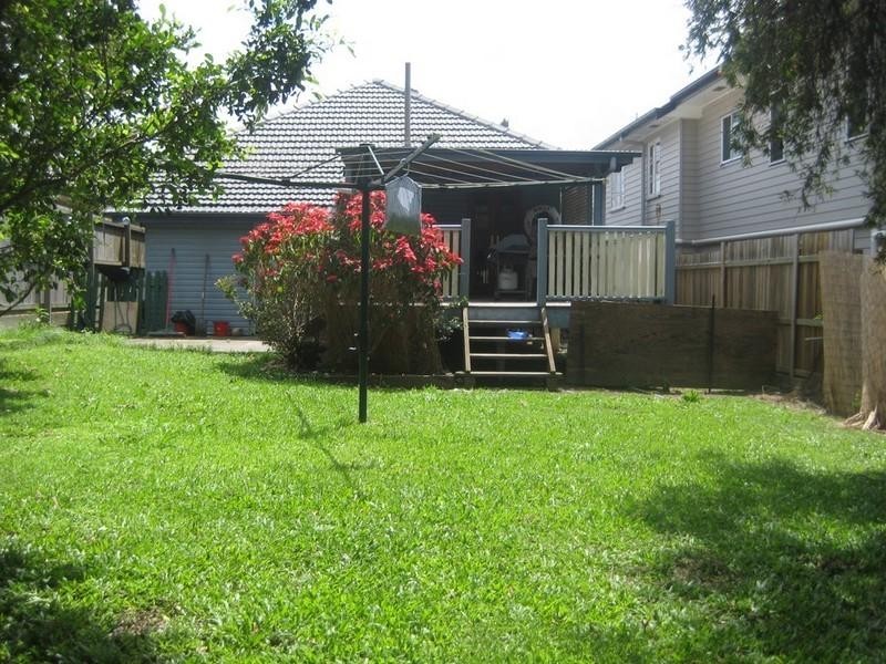 12 Allan Street, Kedron QLD 4031