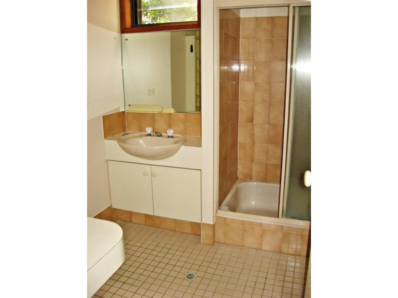 1/28 Bramston Terrace, Herston QLD 4006