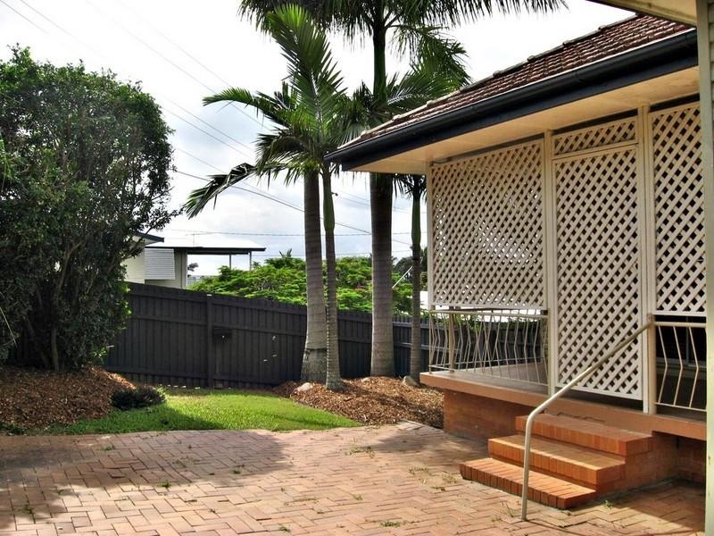 16 Caloola Street, Stafford Heights QLD 4053