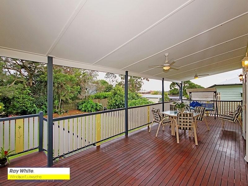 64 Sixth Avenue, Kedron QLD 4031