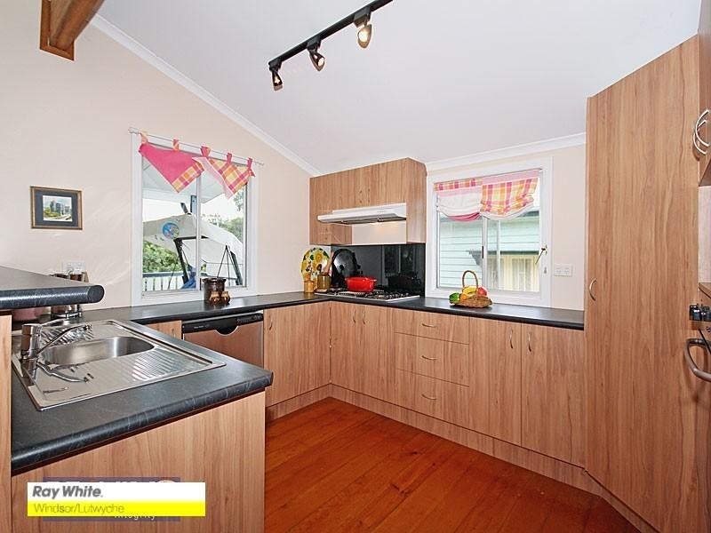 64 Sixth Avenue, Kedron QLD 4031