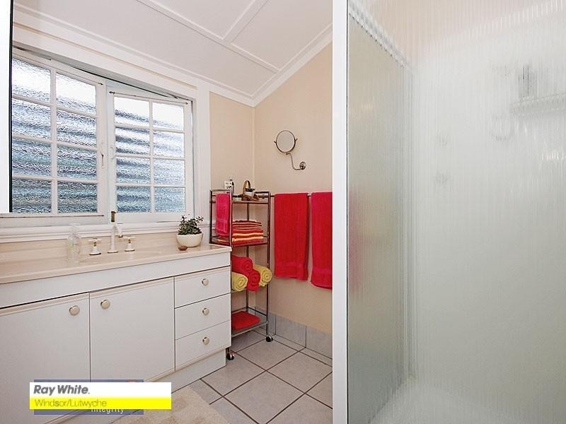 64 Sixth Avenue, Kedron QLD 4031