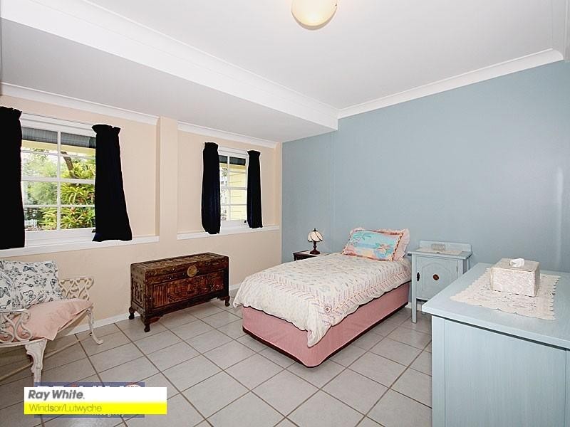 64 Sixth Avenue, Kedron QLD 4031