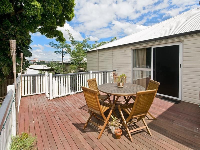 17 Oakwal Terrace, Windsor QLD 4030