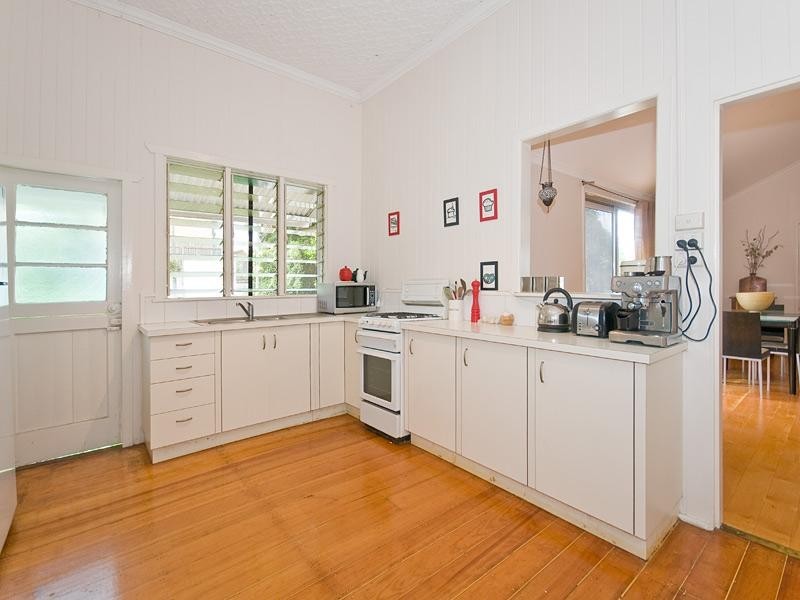 17 Oakwal Terrace, Windsor QLD 4030