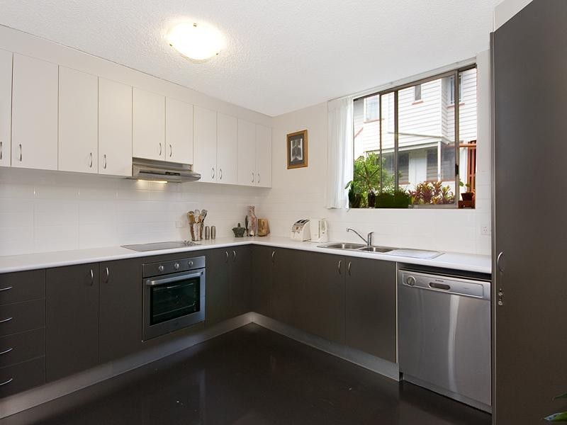 2/81 Brook Street, Windsor QLD 4030