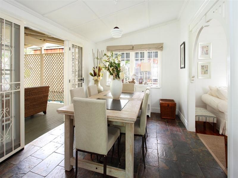 54 Stoneleigh Street, Albion QLD 4010