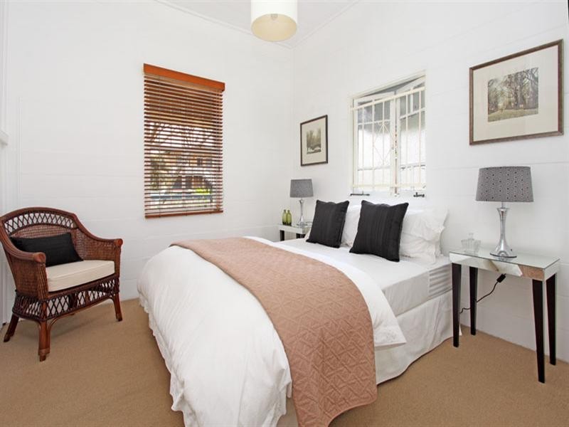 54 Stoneleigh Street, Albion QLD 4010