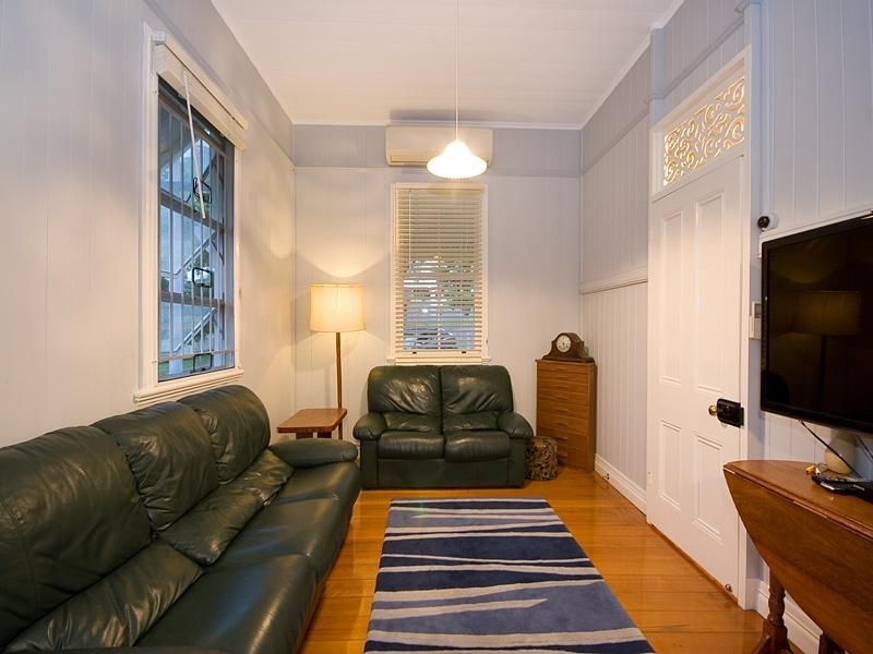 15 Seventh Avenue, Windsor QLD 4030