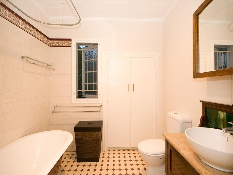 15 Seventh Avenue, Windsor QLD 4030