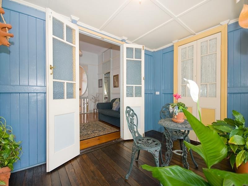 8 Tenth Avenue, Kedron QLD 4031